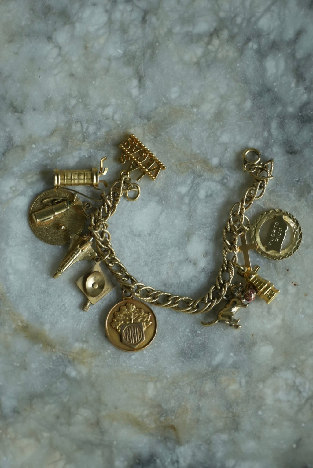 VINTAGE CHARM