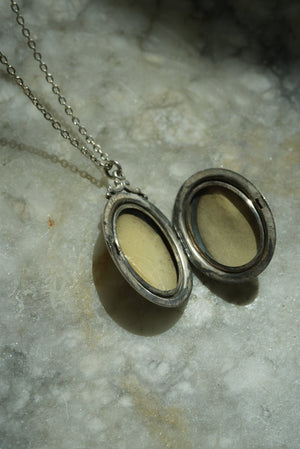 SILVER LARGE LOCKET