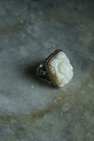 STEPHEN DWECK STERLING SOLVER RING - HAND CARVED MOTHER OF PEARL WITH QUARTZ & MOONSTONE SZ