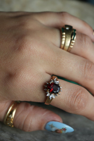 14K GARNET & DIAMOND RING