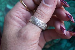 ANTIQUE CARVINGS SZ 11