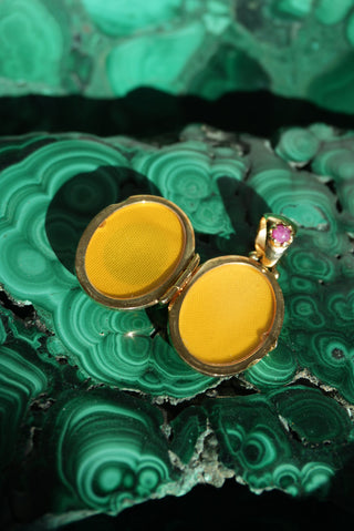 14K 1/1 LOCKET RUBY & GREEN GLASS LOCKET