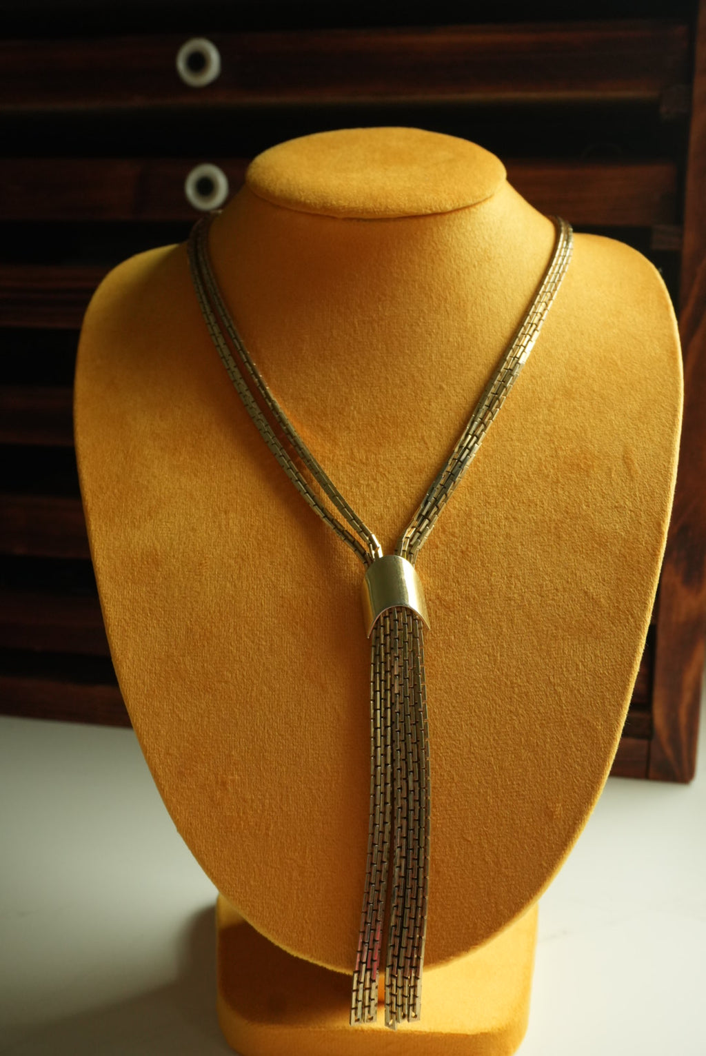 VINTAGE GOLDTONE LARIAT