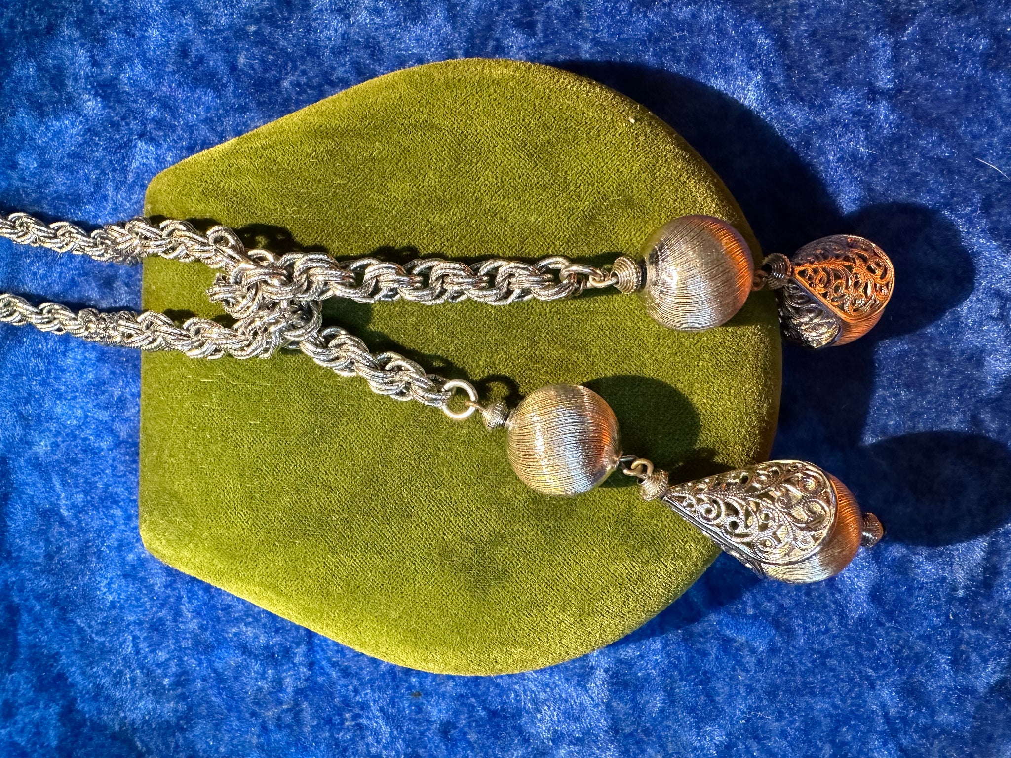 MONET LARIAT