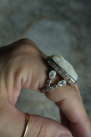 STEPHEN DWECK STERLING SOLVER RING - HAND CARVED MOTHER OF PEARL WITH QUARTZ & MOONSTONE SZ