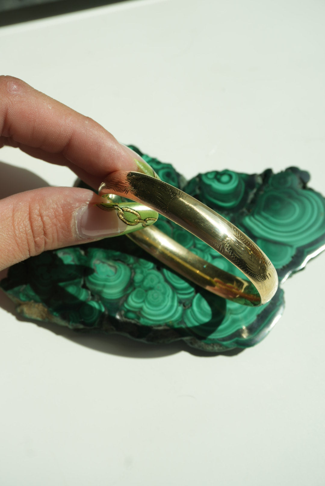 ETCHED BANGLE 14K