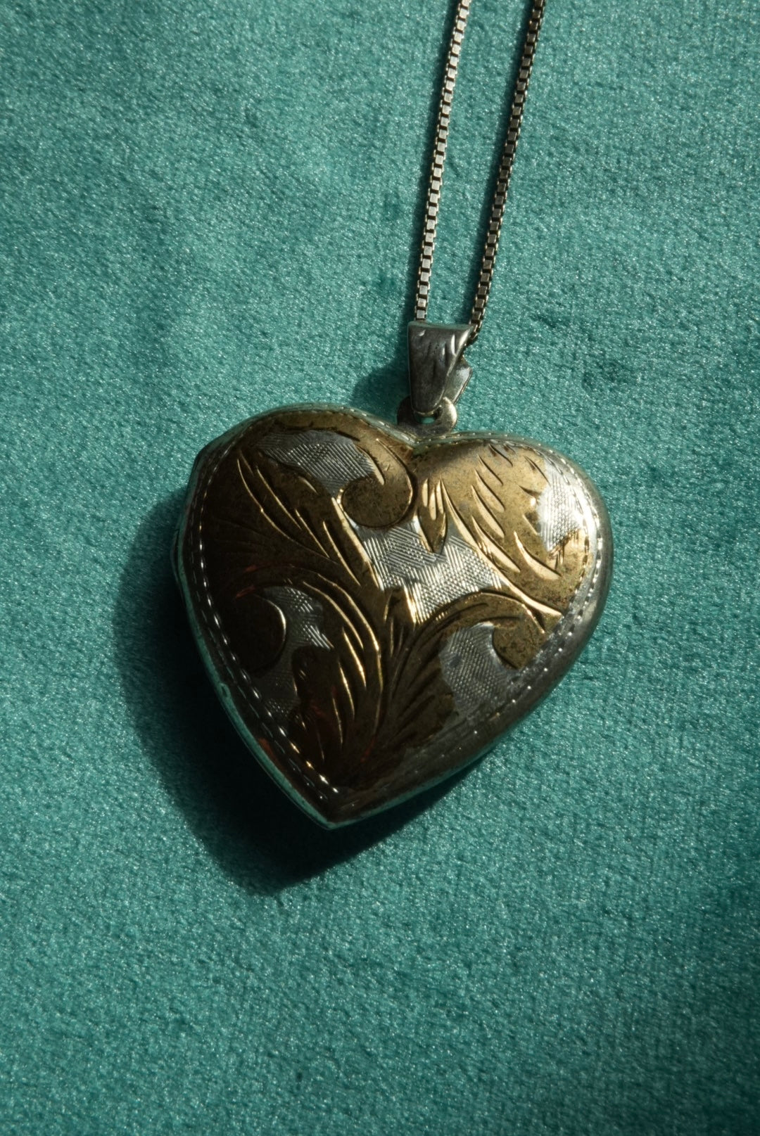 RARE VINTAGE TWO TONED LOCKET