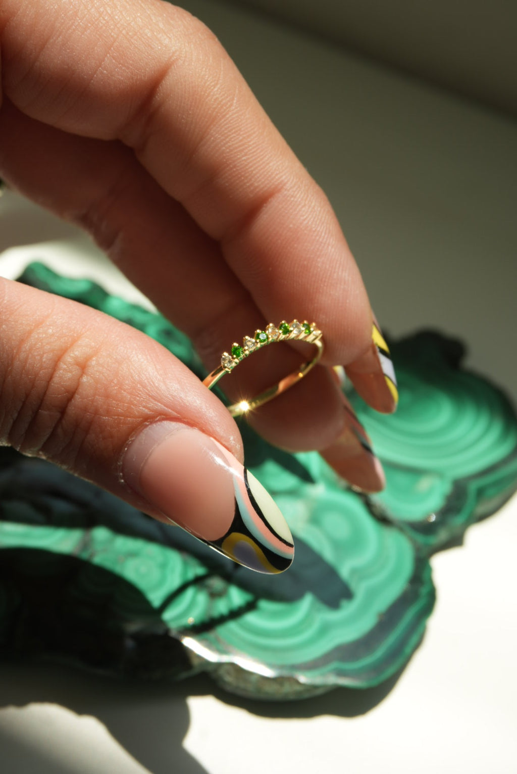 DANCING EMERALD BAND SZ 8