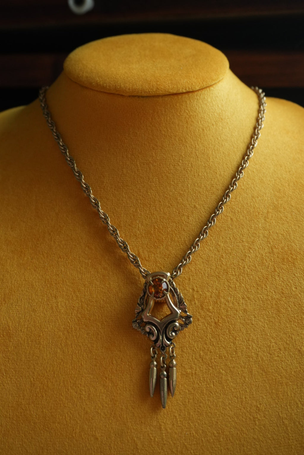 RARE VINTAGE CREST NECKLACE