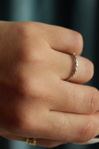 10K WHITE GOLD DIAMOND BAND