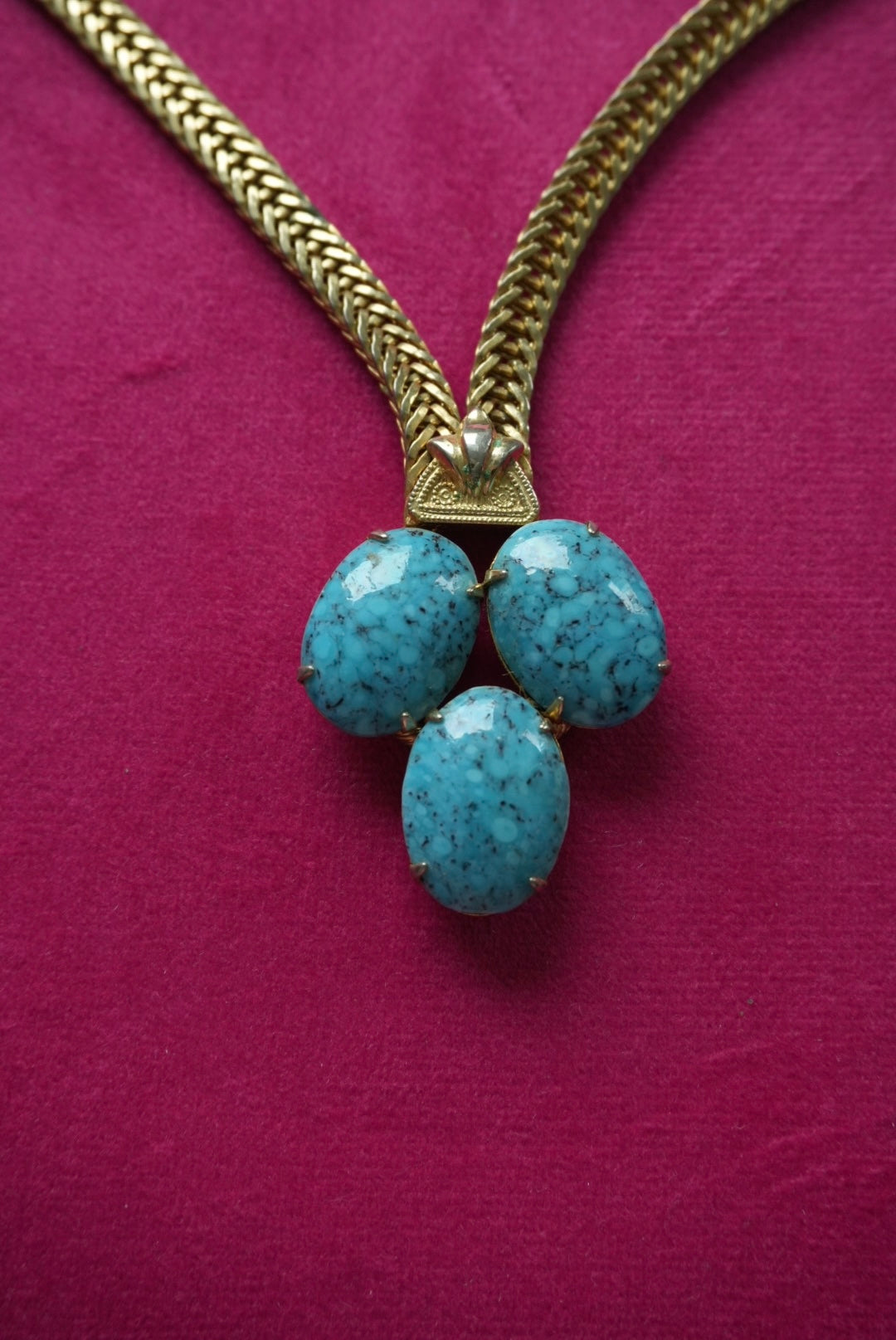 RARE VINTAGE TURQUOISE EGGS NECKLACE