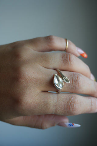 SILVER LILY SZ 8