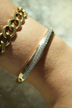 CLASSY BANGLE