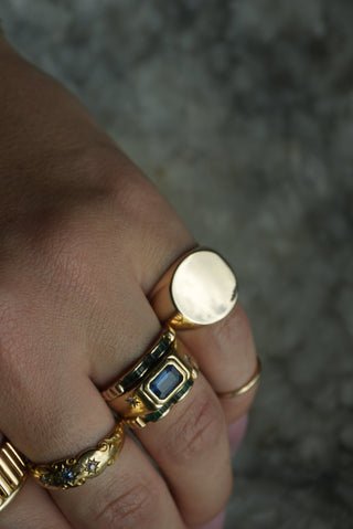 10k Large Signet Ring