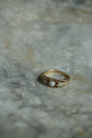 9K ANTIQUE OPAL BAND