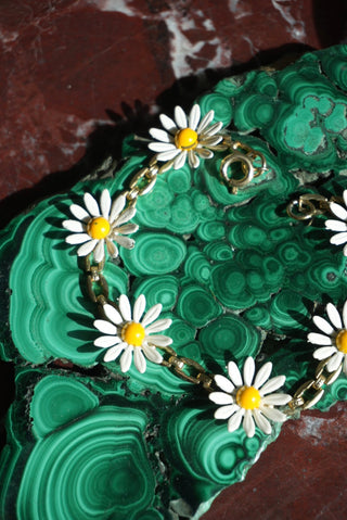 DAISY CHAIN