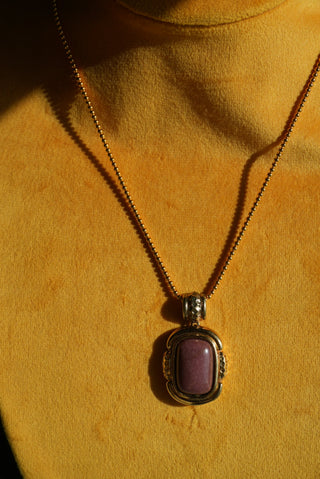 MAUVE MOMENT