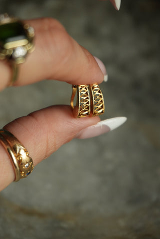 14K VICTORIAN HUGGIE HOOPS