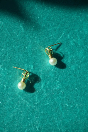 14K PERIDOT & PEARL STUDS