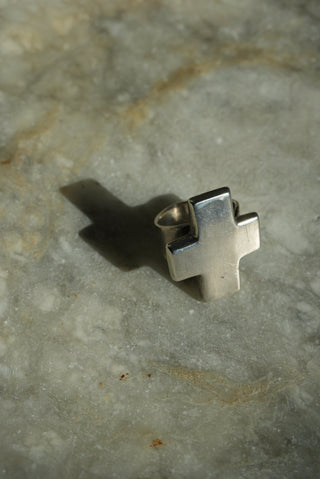 STERLING CROSS RING SZ 8-10