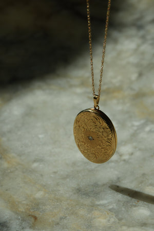 VINTAGE 14k LOCKET