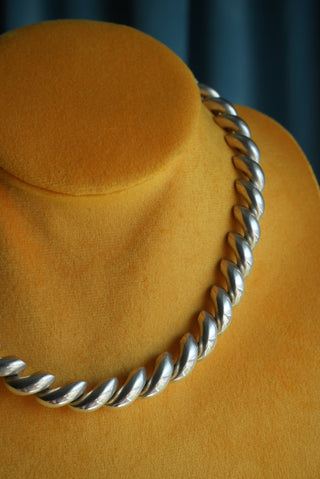 XXL CROISSANT NECKLACE