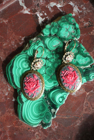 GOTHIC CAMEO