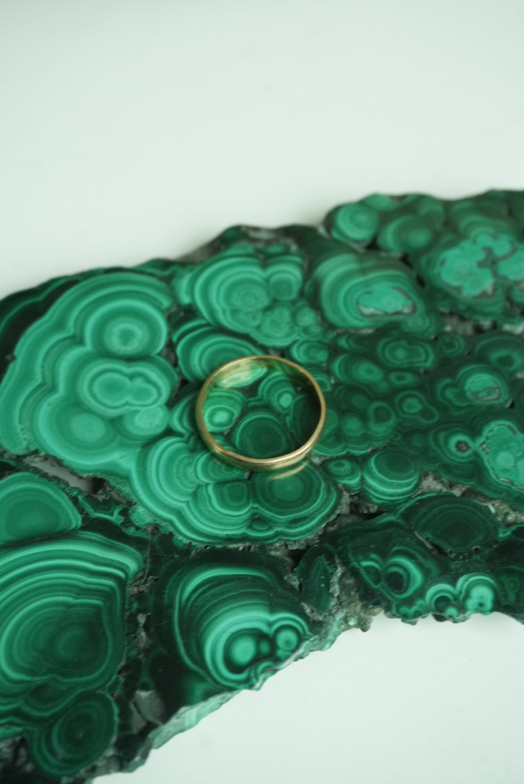 ART CARVED VINTAGE GOLD BAND