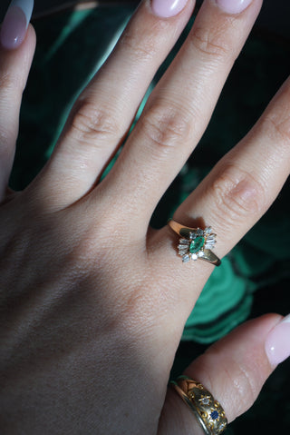 14K EMERALD & DIAMOND RING