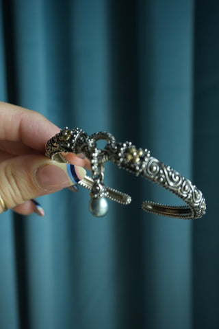 BARBARA BIXBY BANGLE - 18K & STERLING SILVER