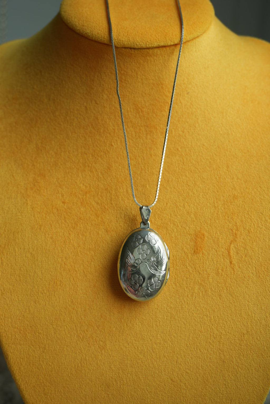 LOVEBIRDS LOCKET