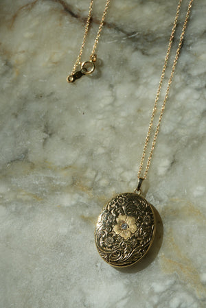 VINTAGE 14k LOCKET