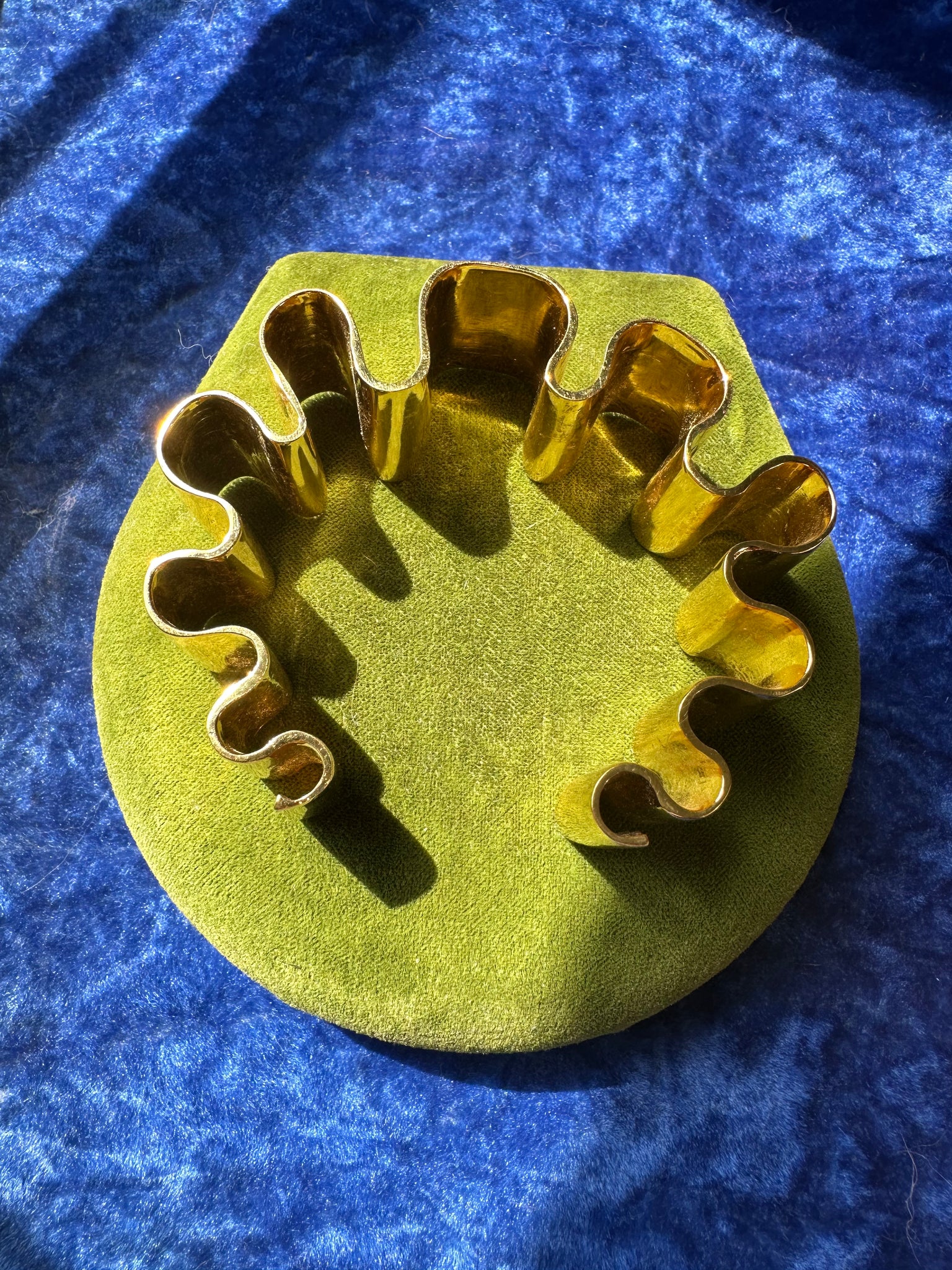GOLDEN RIBBONS