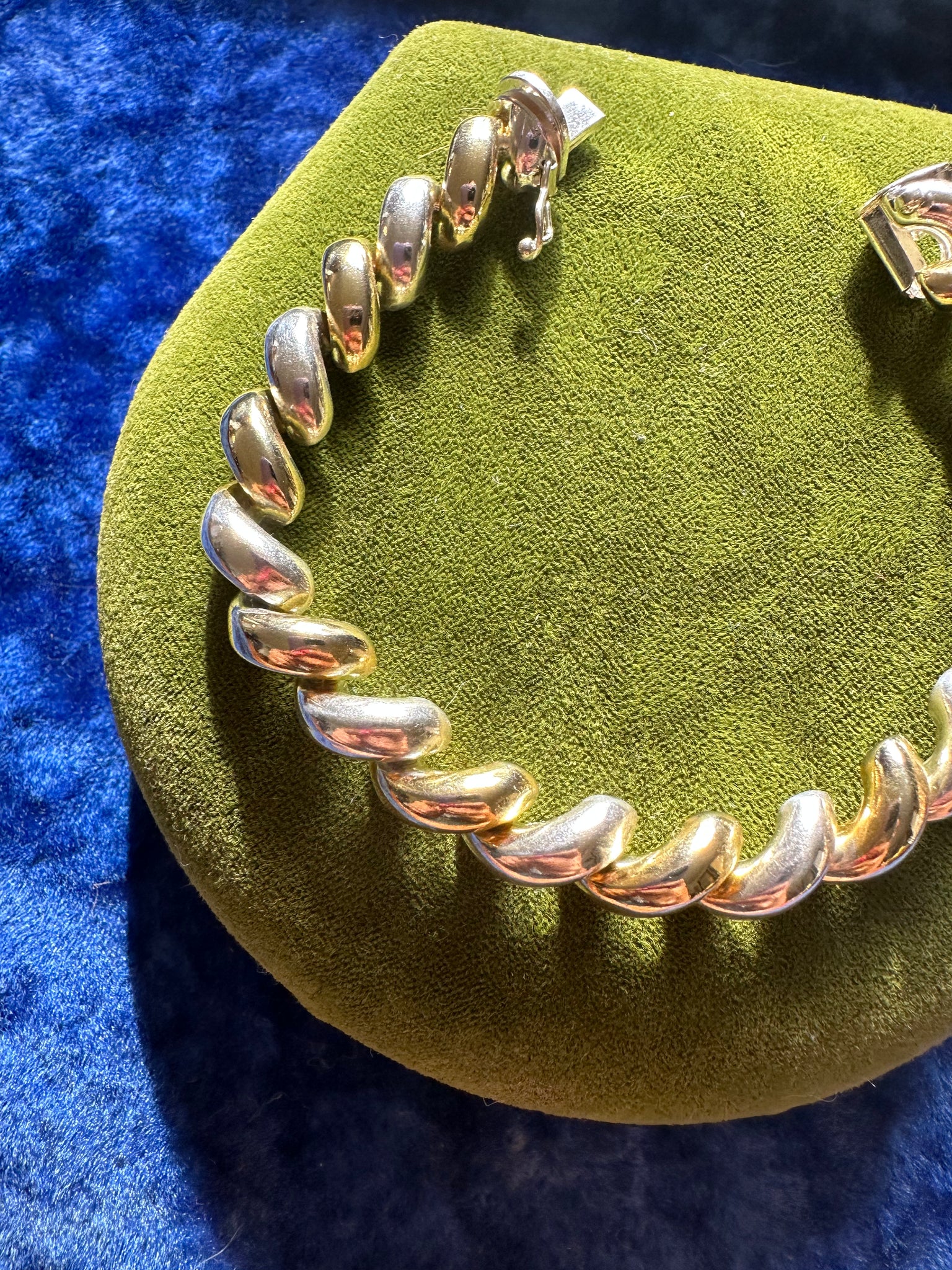 TWO TONED CROISSANT BRACELET