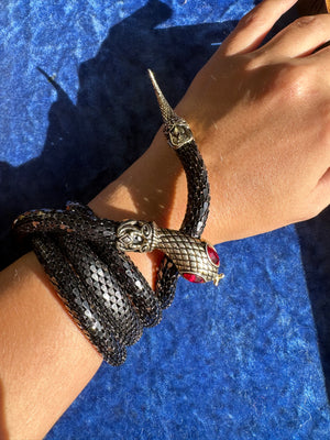 SNAKE NECKLACE