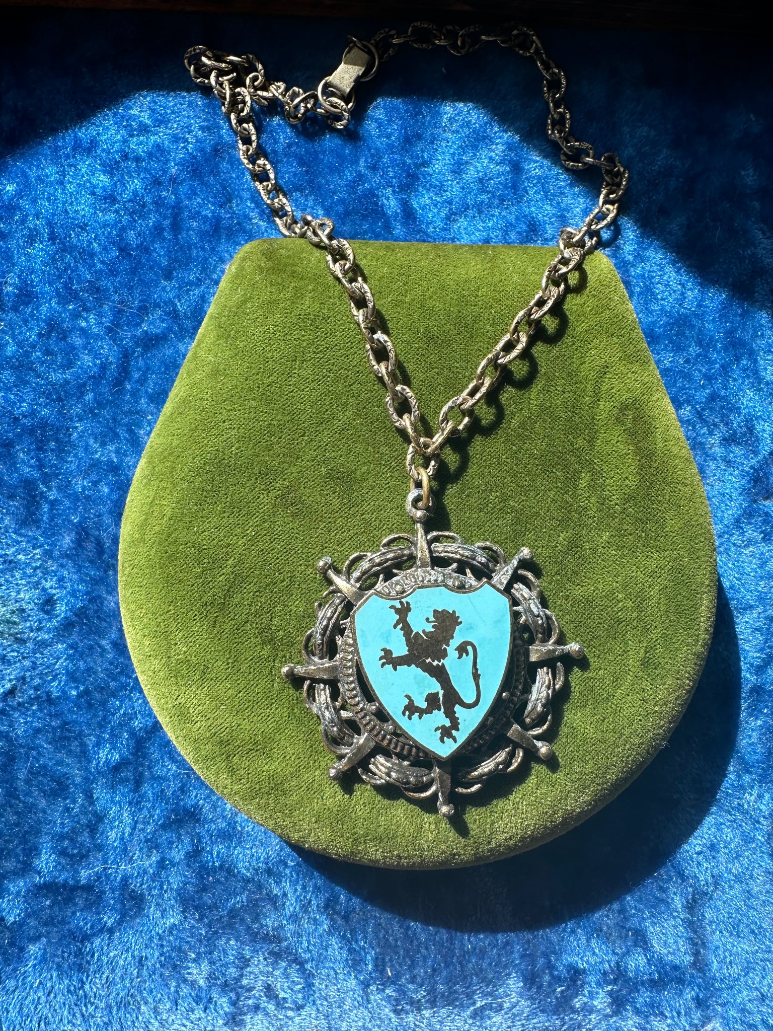 VINTAGE SHIELD NECKLACE