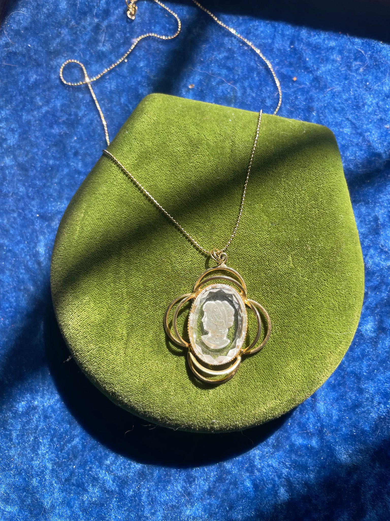 GLASS CAMEOS