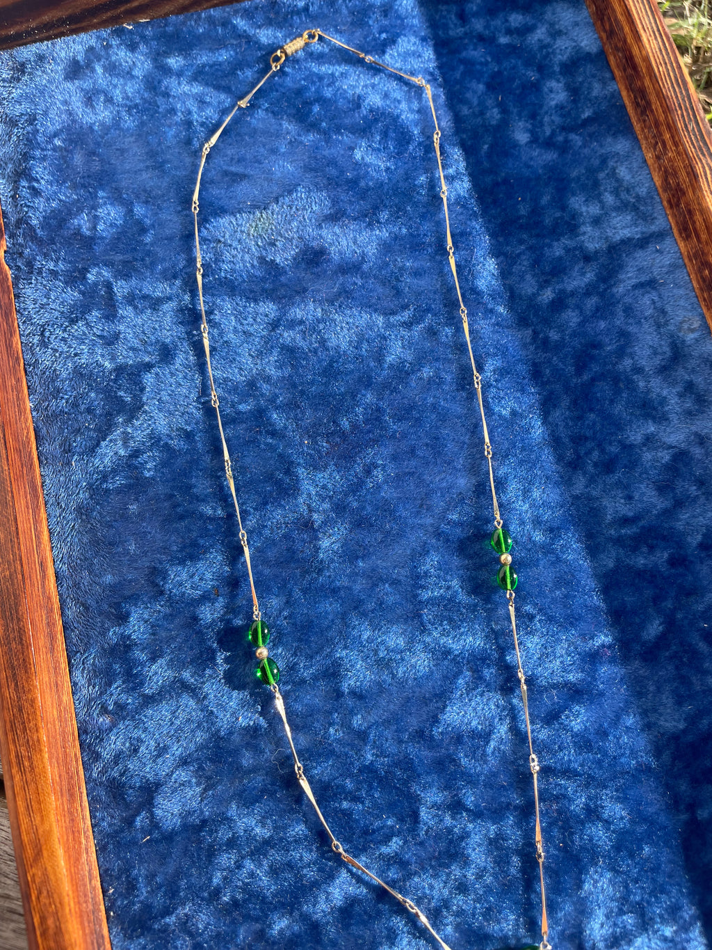GREEN LAYERING NECKLACE