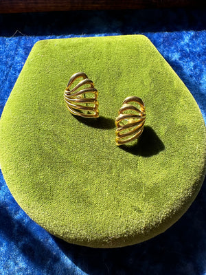 GOLDEN WINGS