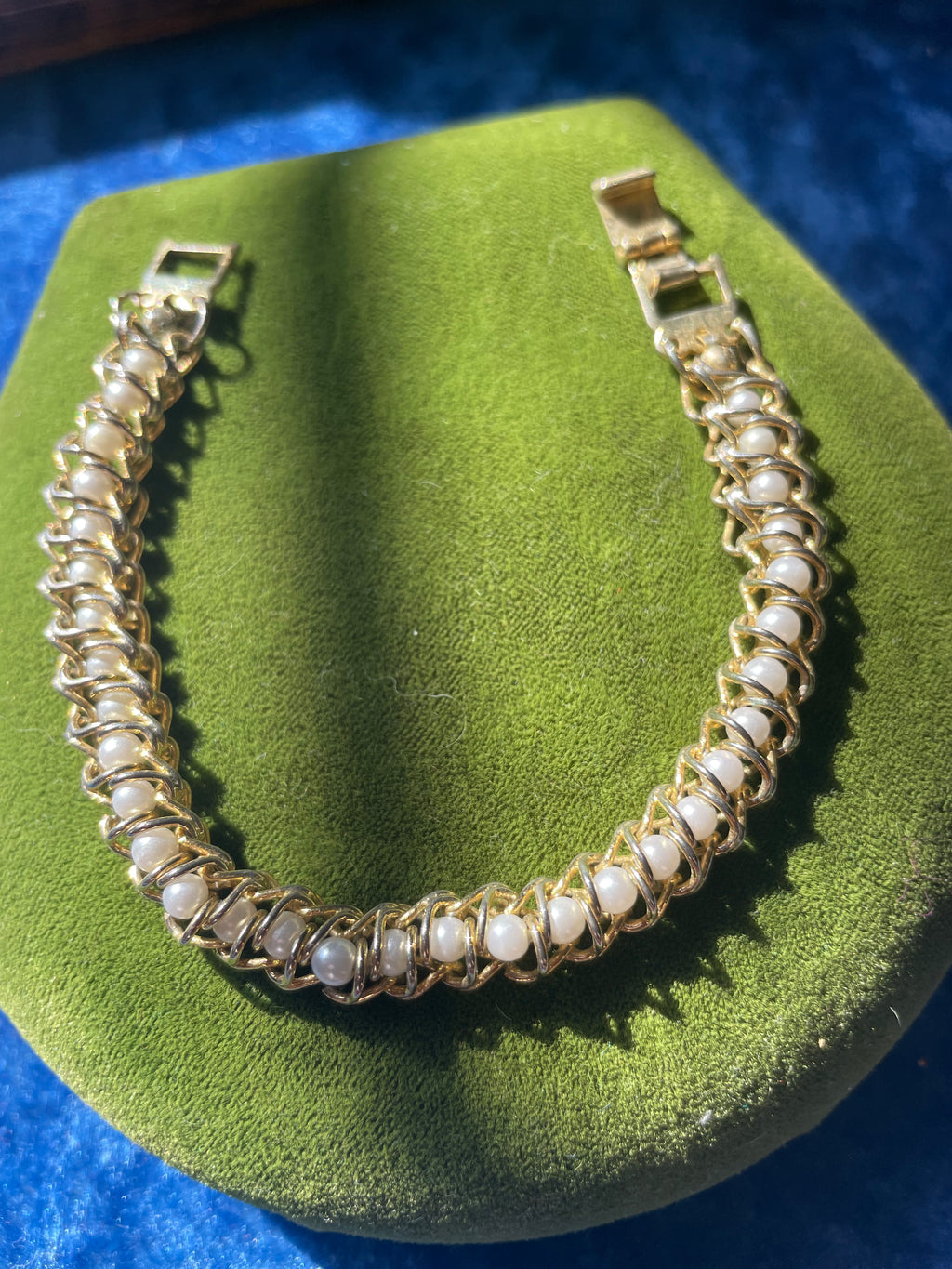 PEARLS BRACELET