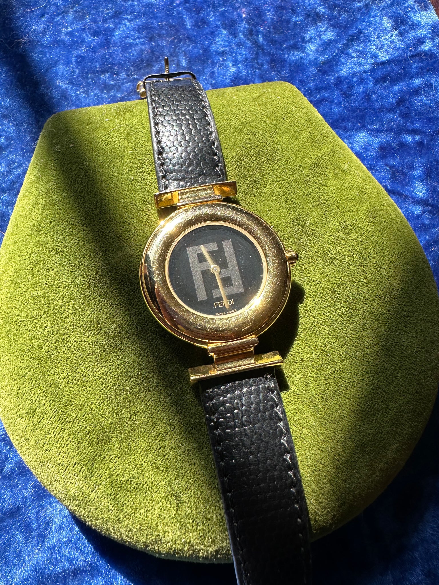 VINTAGE FENDI WATCH 320G